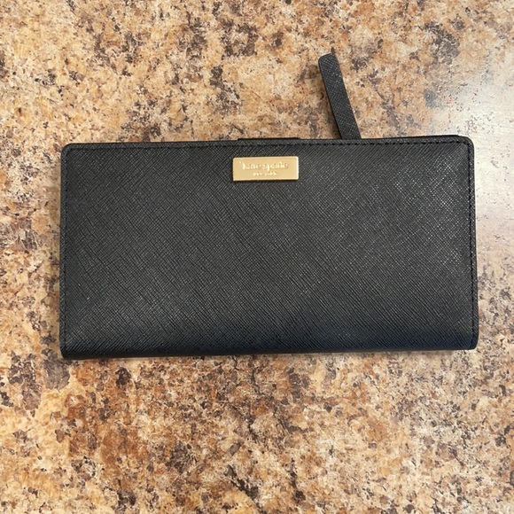 Kate Spade Wallet - Picture 1 of 3